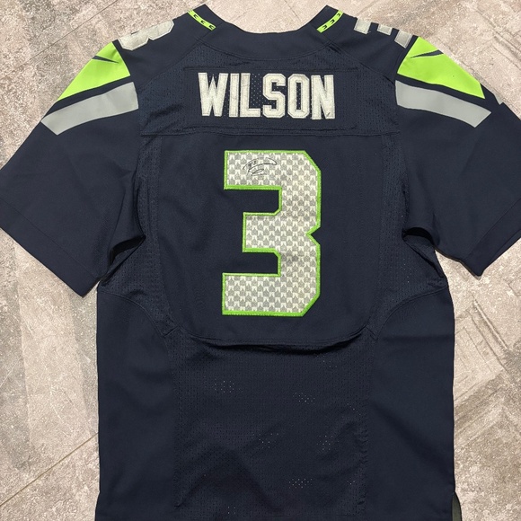 Men’s Russel Wilson Seattle Seahawks signed jersey size M - Picture 4 of 5